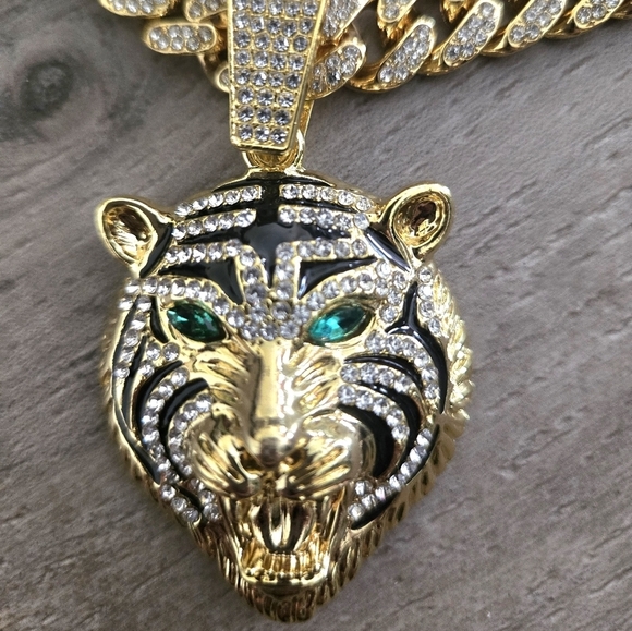 Striking Iced Out Rhinestone & Enamel Green Eyed TIGER Pendant Gold Necklace - Picture 11 of 11